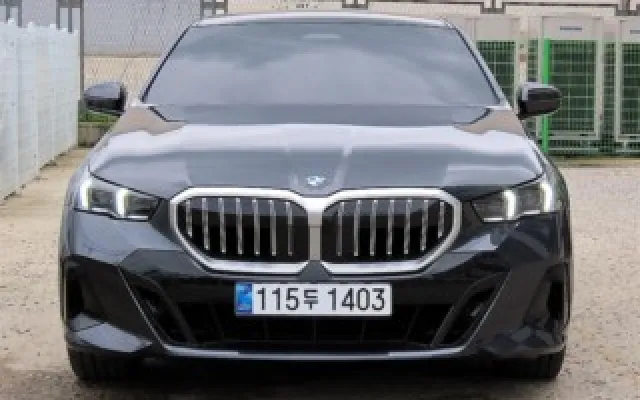인천중고차매매사이트 5시리즈 (G60) 530i xDrive 매물 사진 3 - 2025/05 53,678km